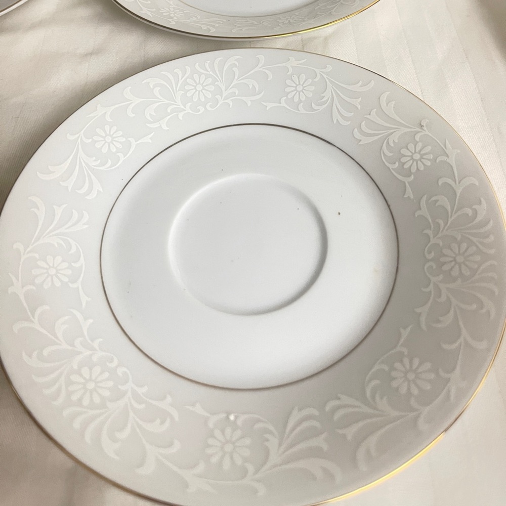 Coventry, Chantilly, Fine China, made in Japan, large plate 652